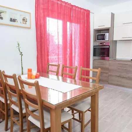 شقة With Parking Space Kastel Stafilic, - 21591 Kaštela