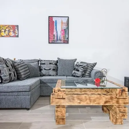 شقة With Parking Space Kastel Stafilic, - 21591 *